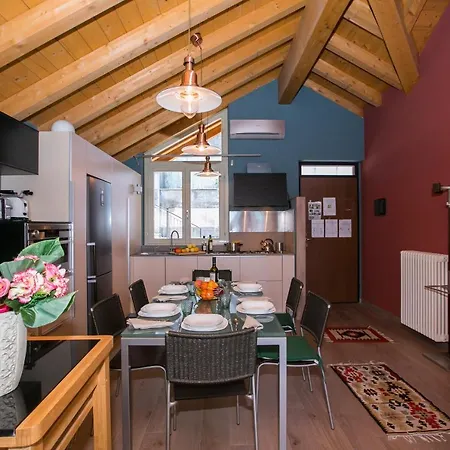 Sleeps 2 Pool Air Con