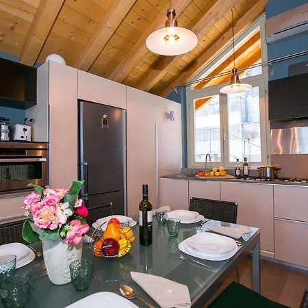 Sleeps 2 Pool Air Con Apartment
