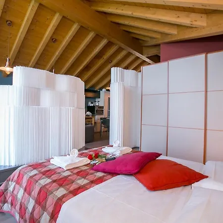Sleeps 2 Pool Air Con Apartment Regoledo