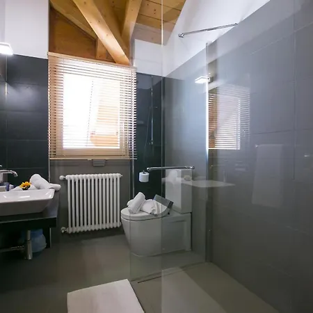 Sleeps 2 Pool Air Con * Regoledo